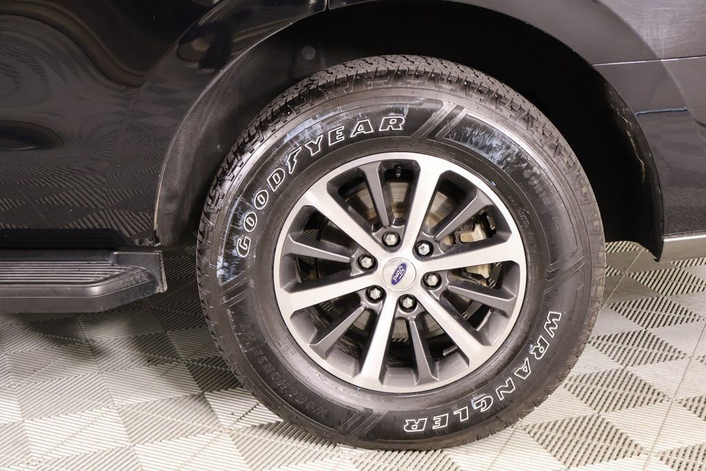 Used 2021 Ford Expedition XLT image 18