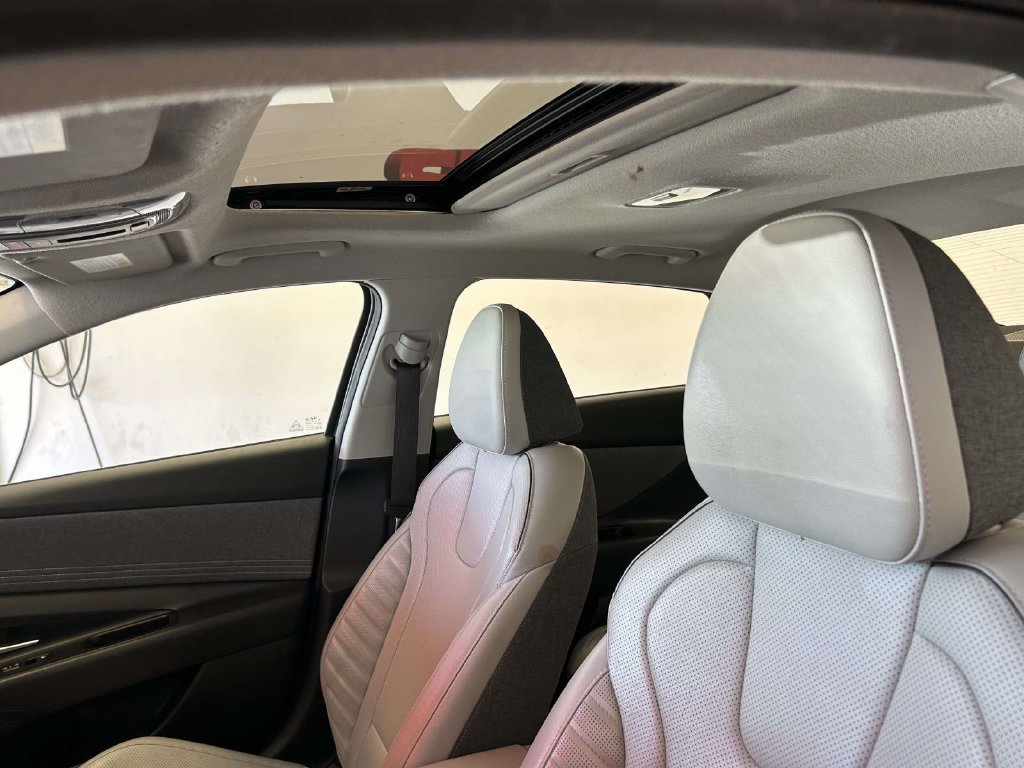 Used 2025 Hyundai Elantra Limited w/ Cargo Package FWD image 13