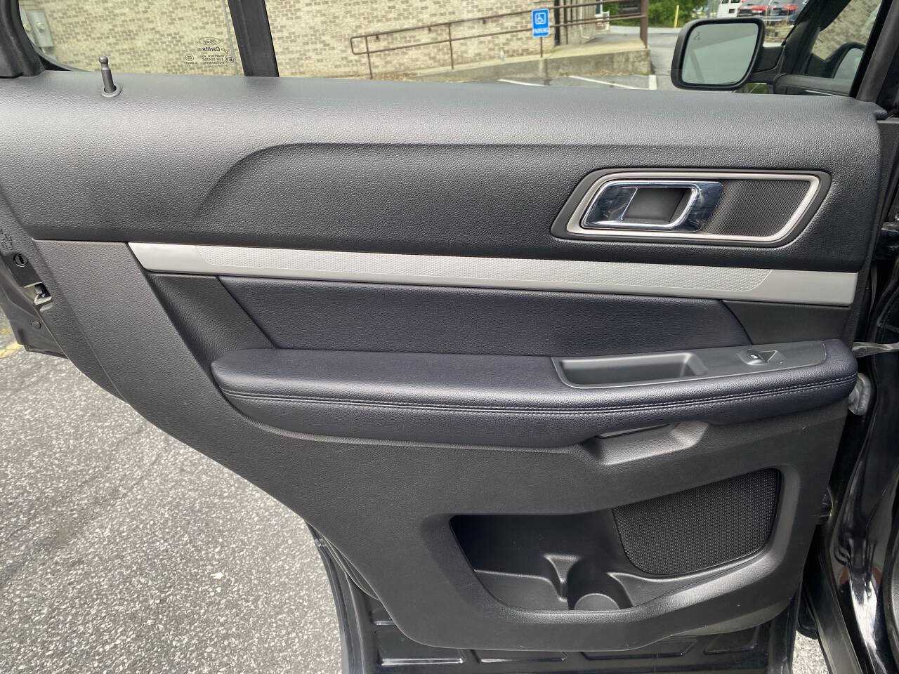 Used 2017 Ford Explorer XLT w/ Equipment Group 202A AWD/4WD image 13