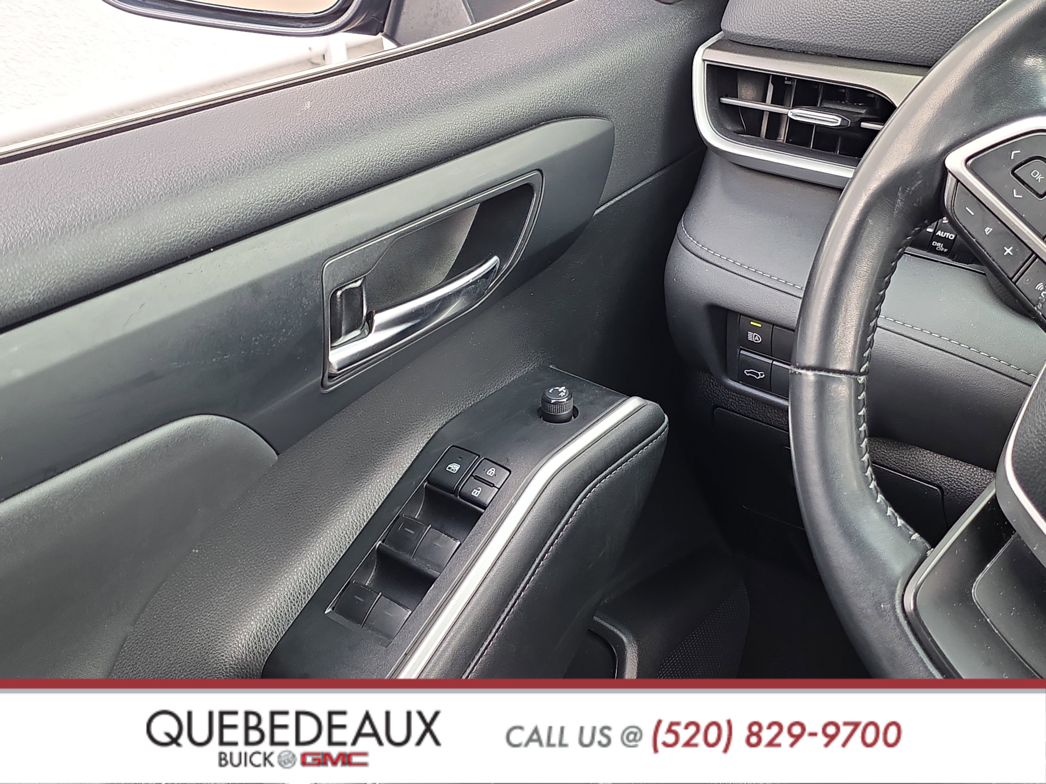 Used 2022 Toyota Highlander XLE FWD image 25