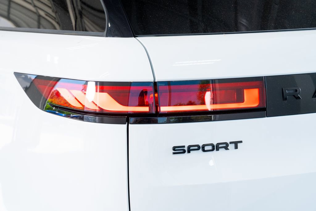 Used 2025 Land Rover Range Rover Sport Dynamic SE image 17