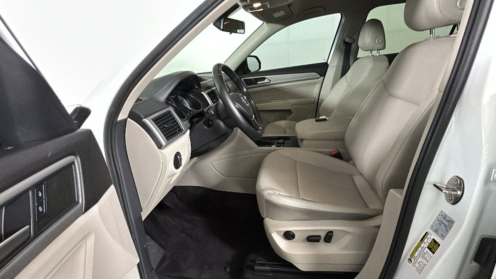 Used 2018 Volkswagen Atlas SE AWD/4WD image 14