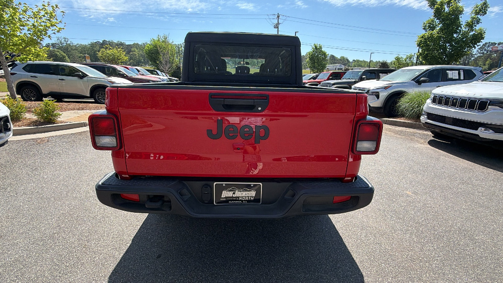 Used 2025 Jeep Gladiator Sport AWD/4WD image 9