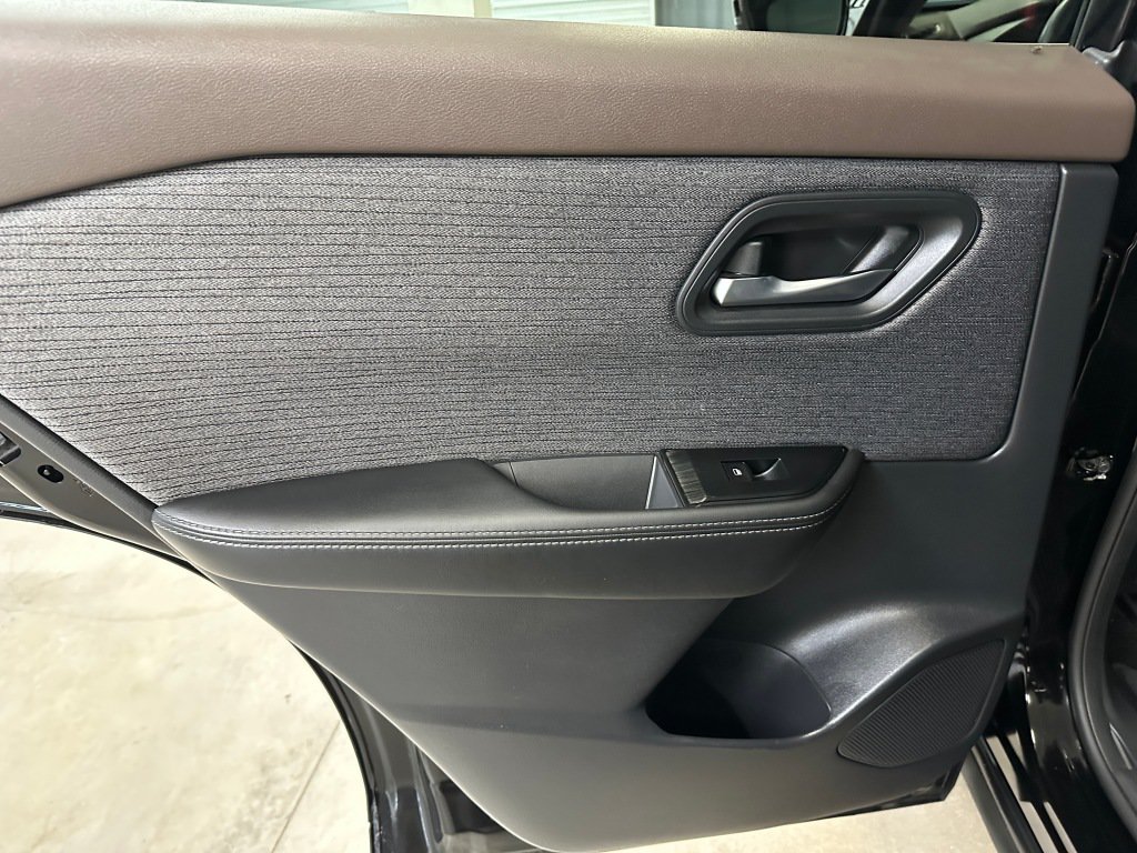 Used 2021 Nissan Rogue SV AWD/4WD image 16