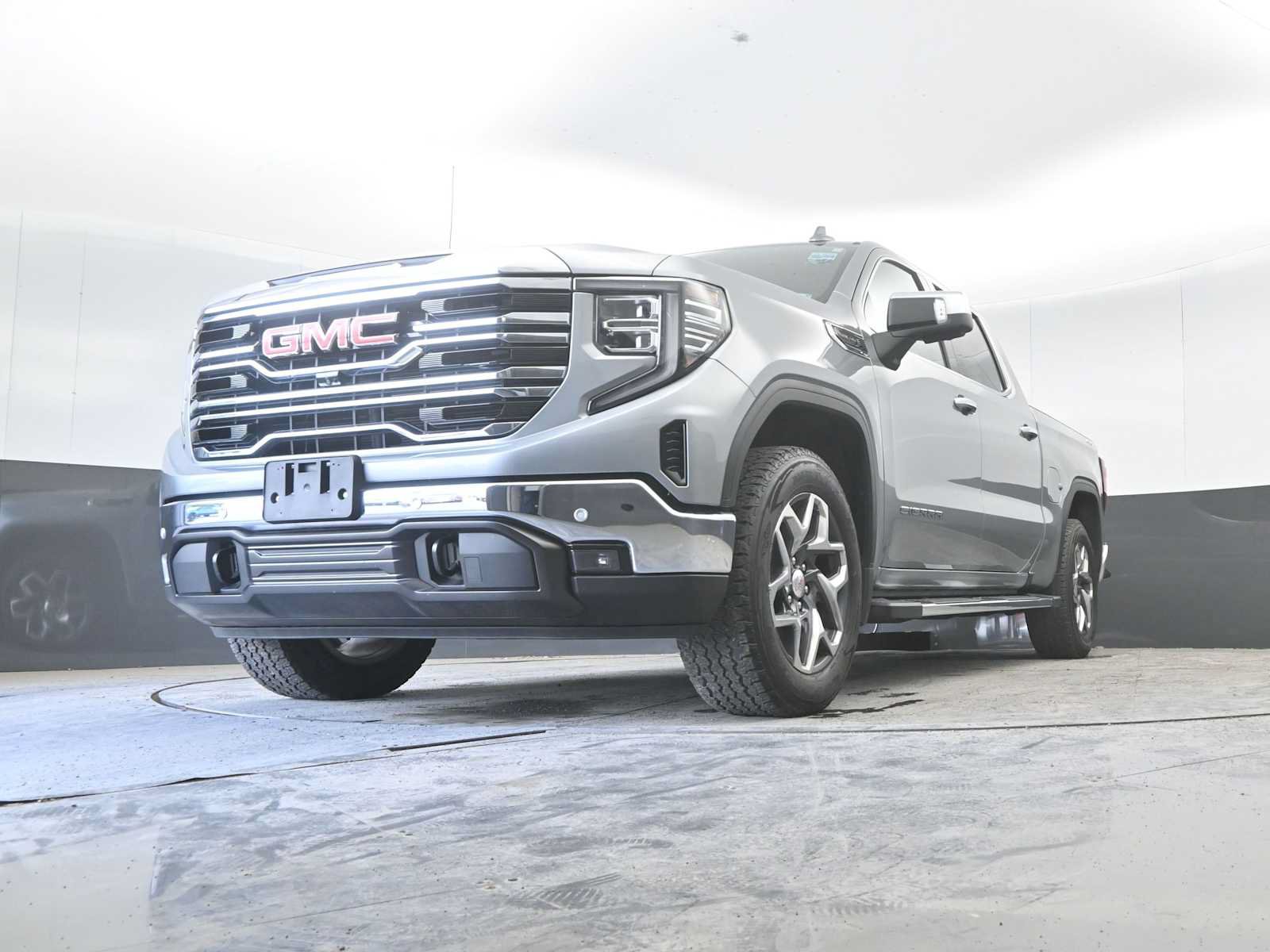 Used 2024 GMC Sierra 1500 SLT w/ SLT Premium Plus Package AWD/4WD image 28
