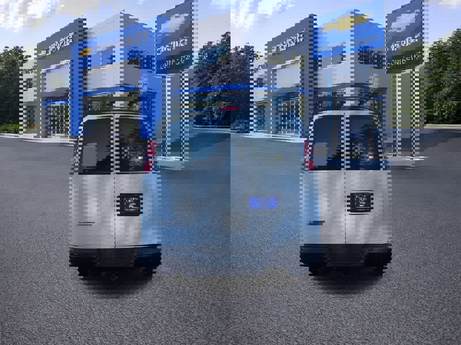 Certified 2024 Chevrolet Express 3500 w/ Driver Convenience Package image 5