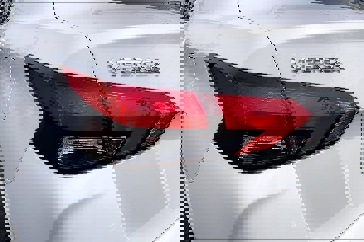 Used 2021 Nissan Versa SV image 30