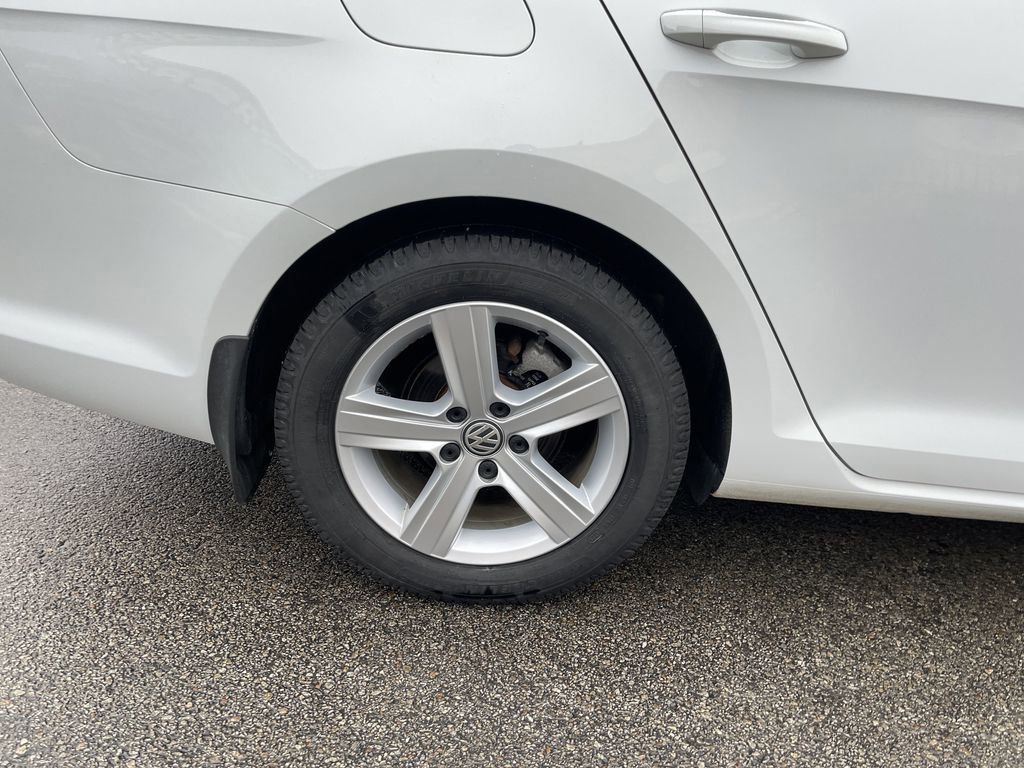 Used 2015 Volkswagen Golf TDI SEL image 12