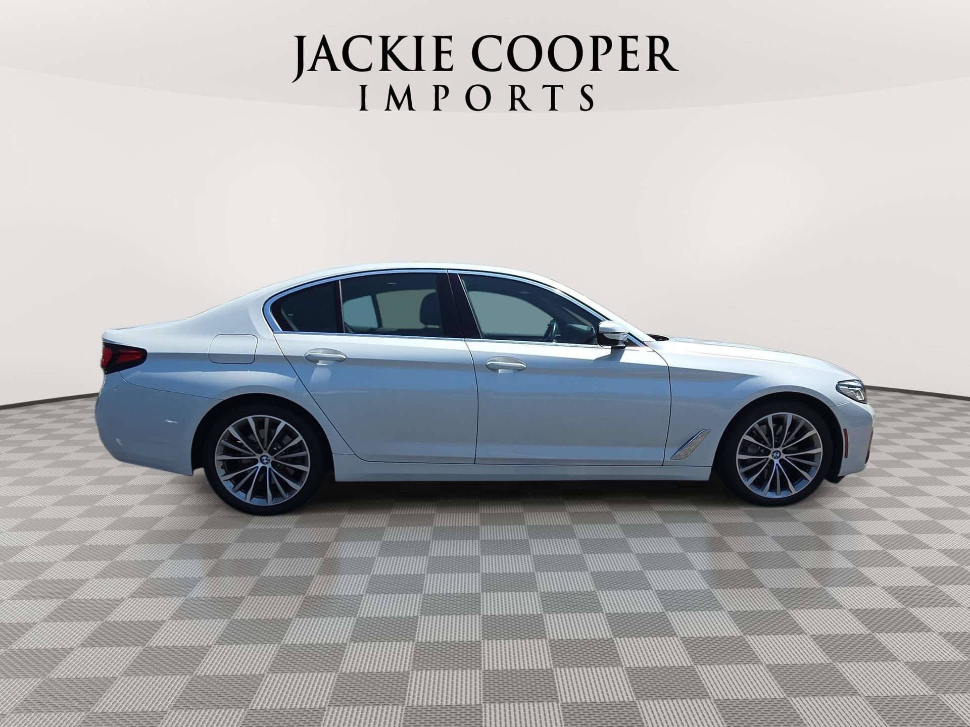 Used 2023 BMW 530i w/ Premium Package RWD image 4