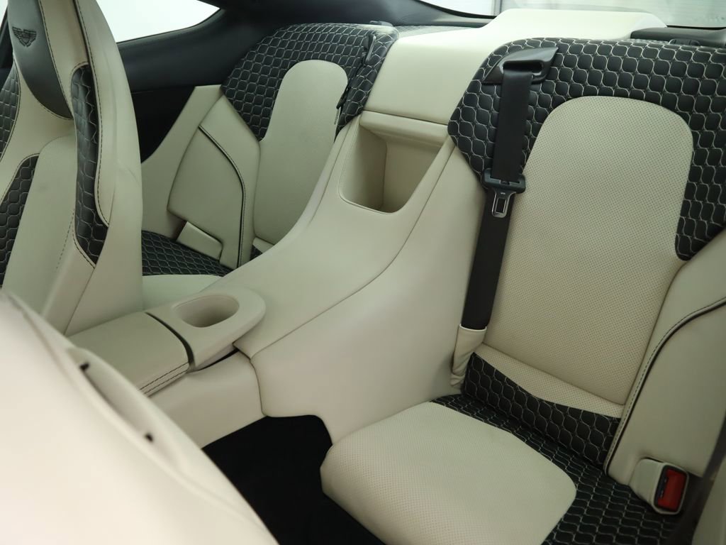 Used 2015 Aston Martin Vanquish Coupe image 22