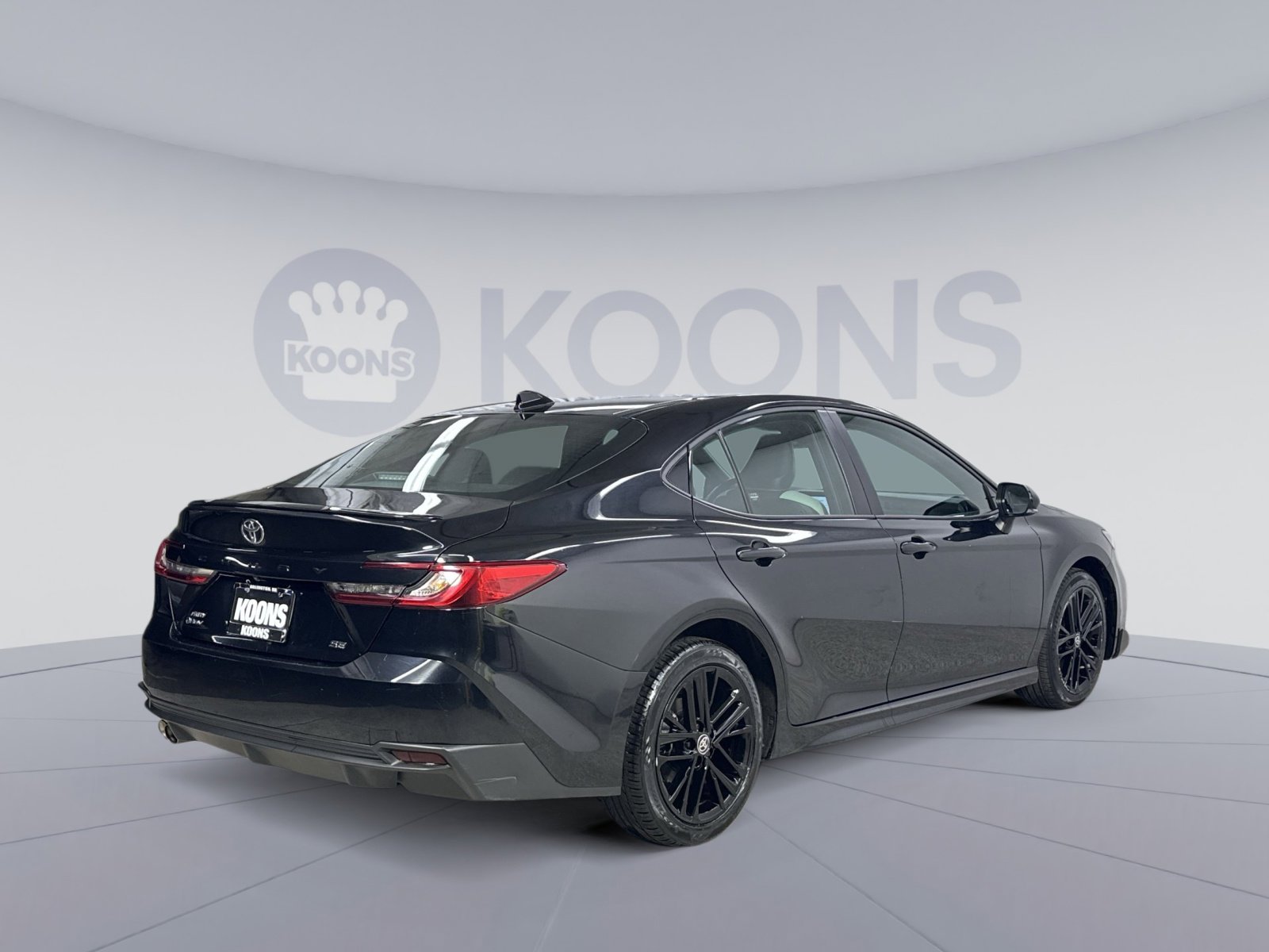 Used 2025 Toyota Camry SE w/ Convenience Package image 12