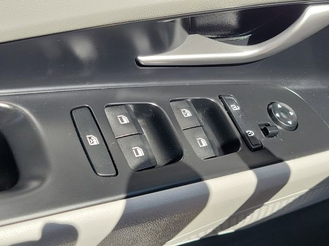 Used 2025 Hyundai Elantra Limited image 17