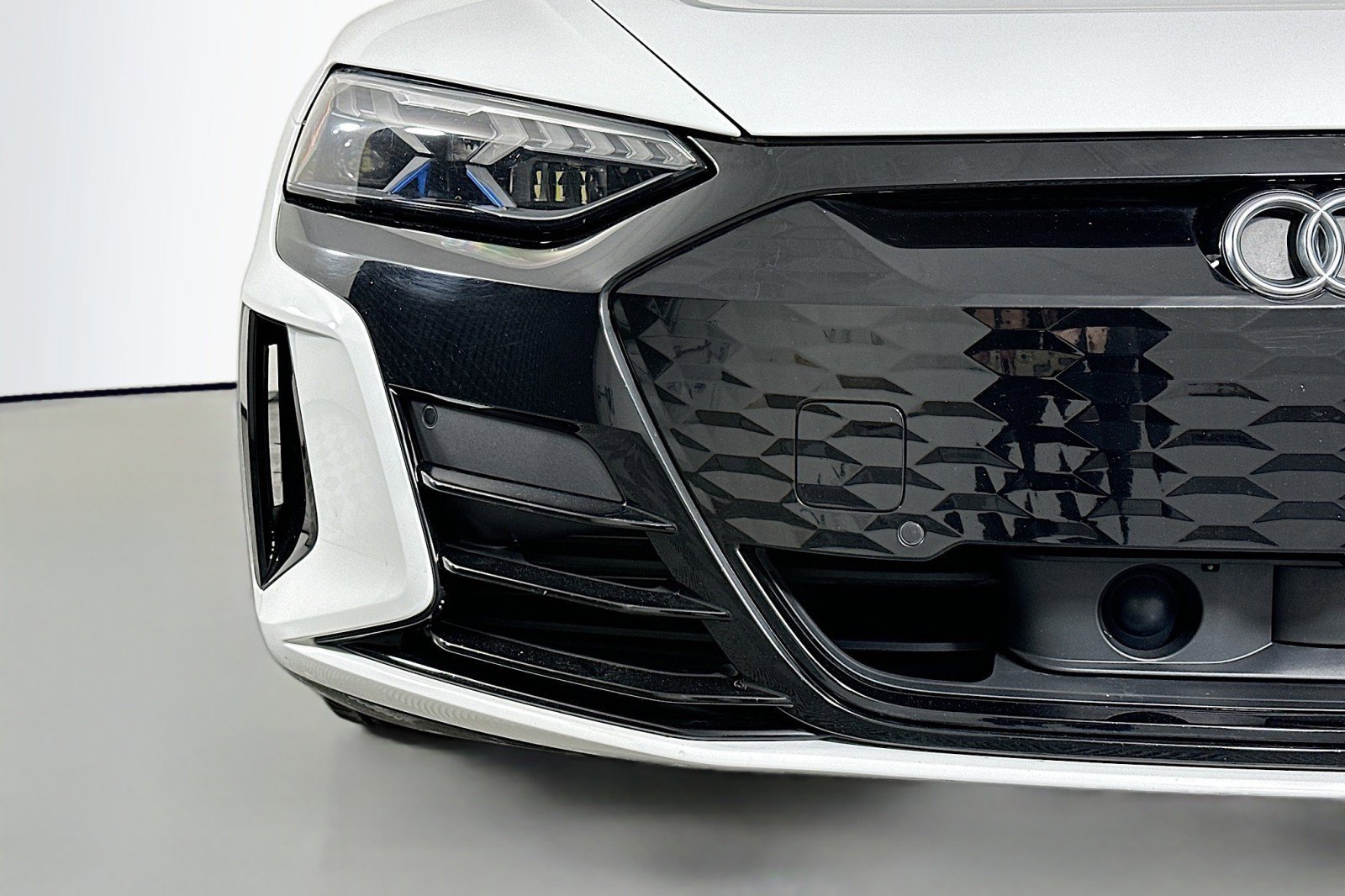 Used 2022 Audi e-tron GT Premium Plus w/ Performance Package image 16