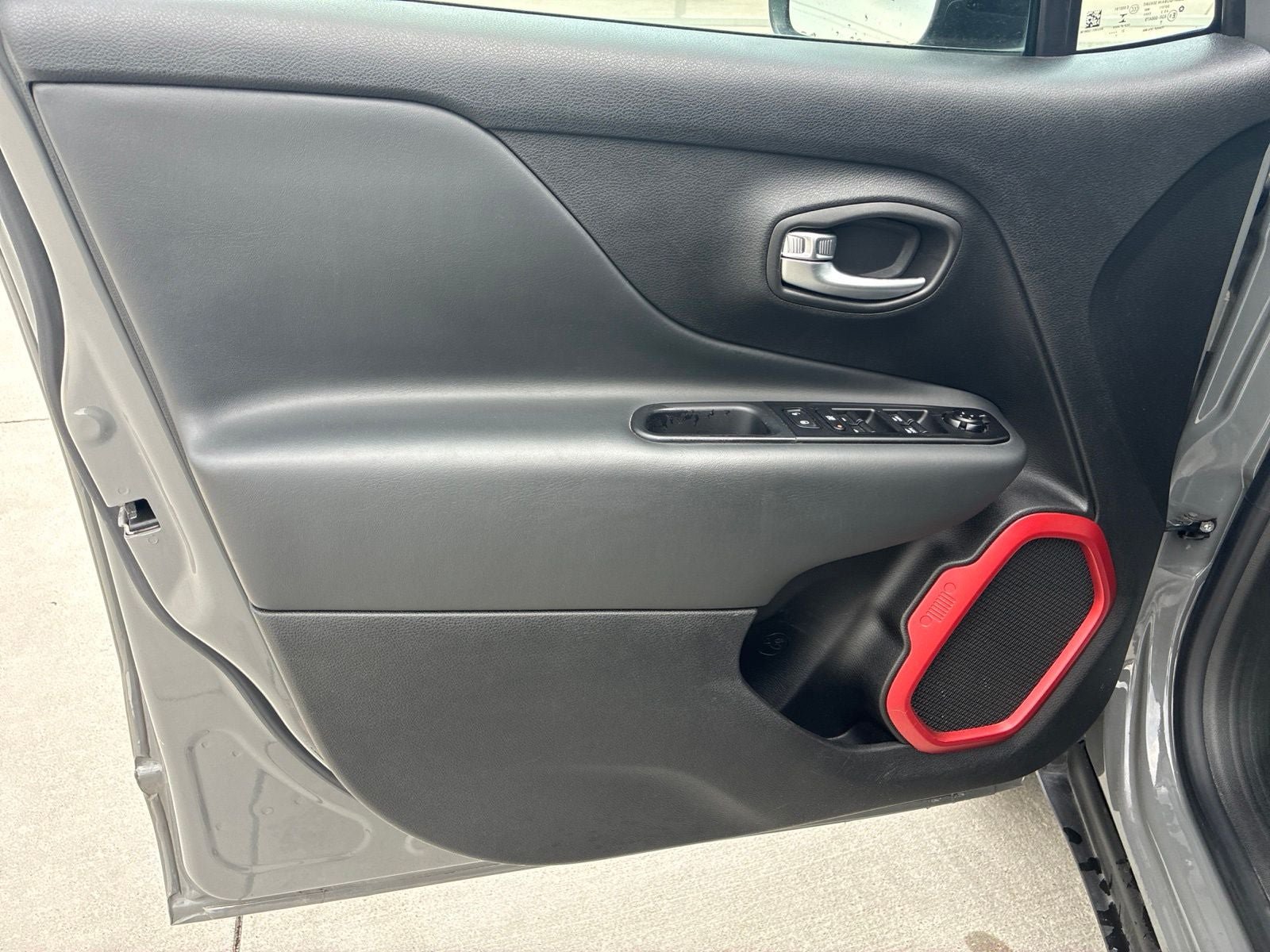 Used 2022 Jeep Renegade Trailhawk AWD/4WD image 14