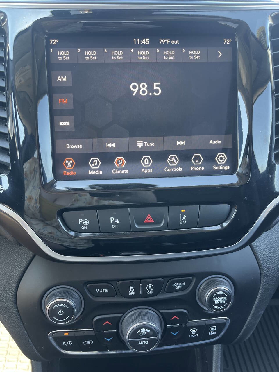 Used 2019 Jeep Cherokee Limited w/ Technology Group image 32