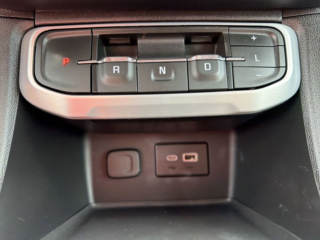 Used 2022 GMC Acadia SLE w/ LPO, Floor Liner Package image 27