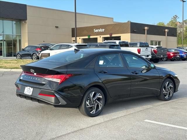 Certified 2025 Hyundai Elantra SEL FWD image 5