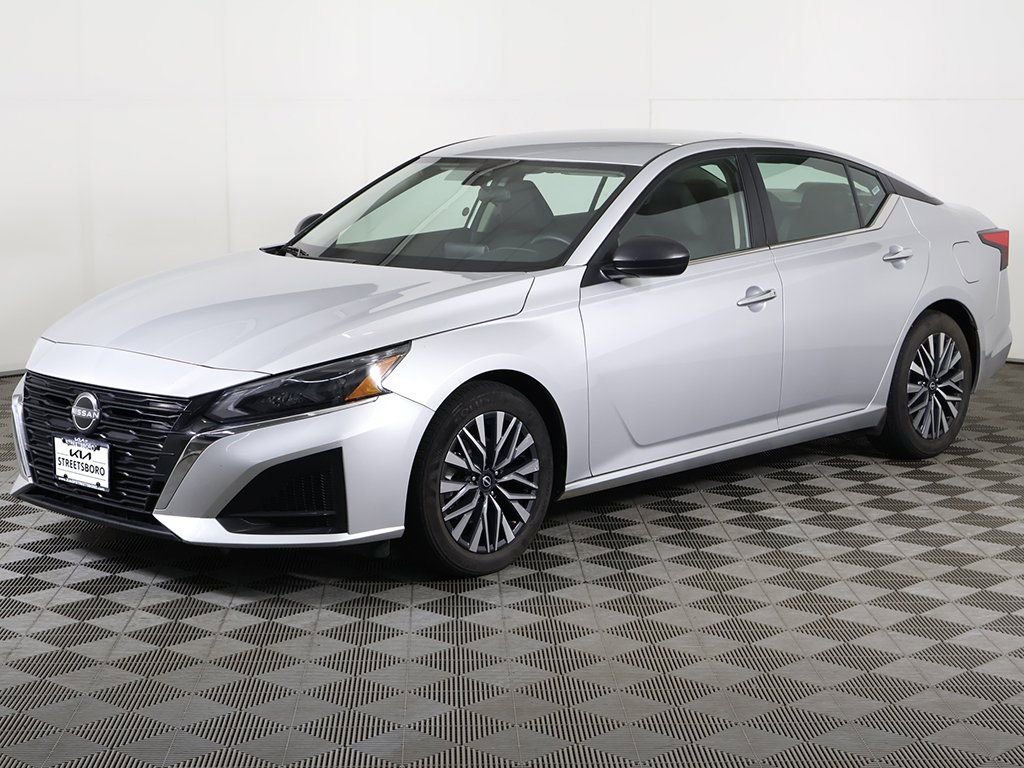 Used 2024 Nissan Altima 2.5 SV image 5