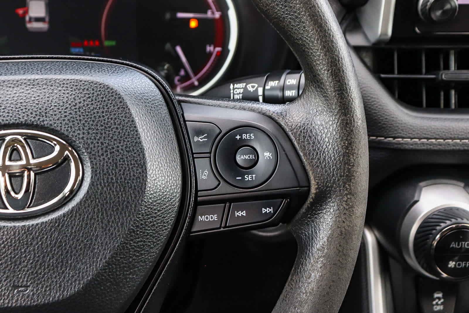 Used 2023 Toyota RAV4 XLE image 19
