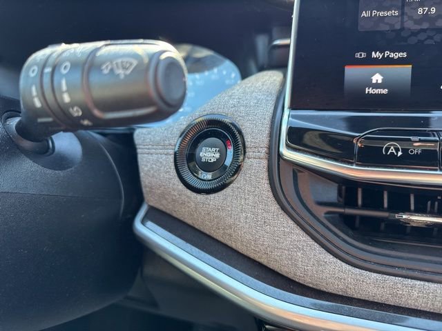 Used 2023 Jeep Compass Latitude image 16