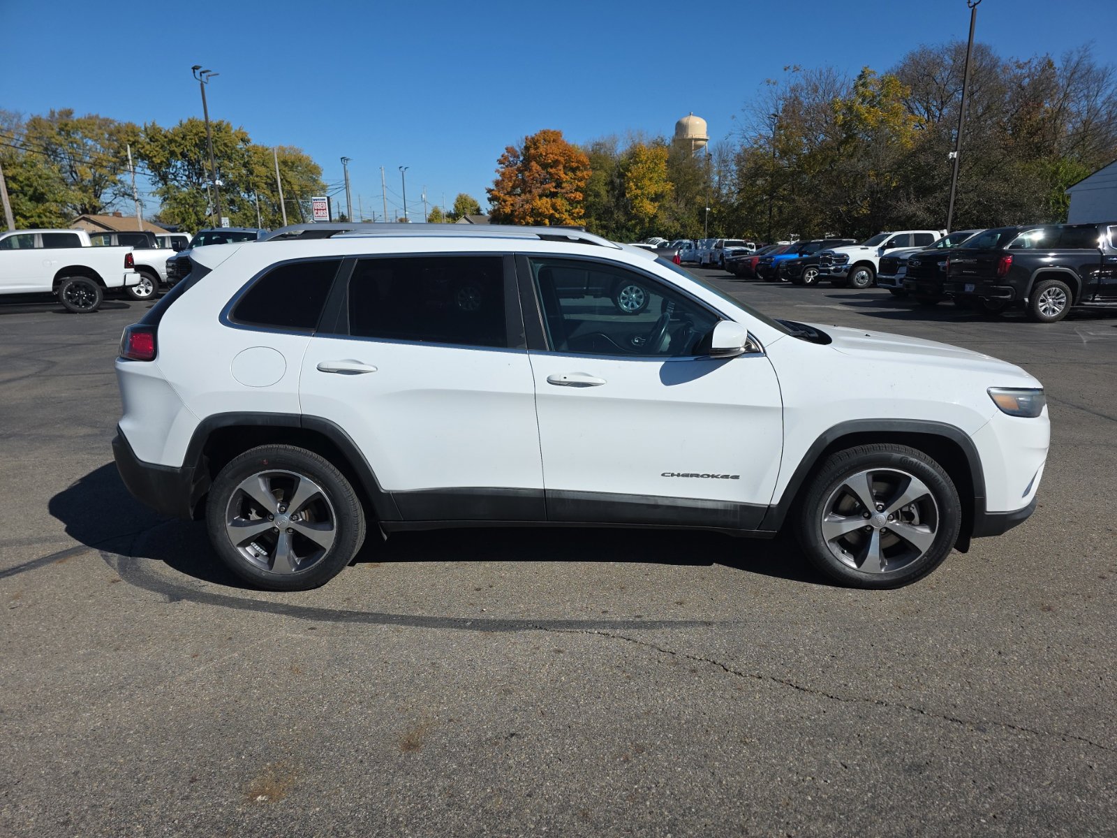 Used 2019 Jeep Cherokee Limited FWD image 2