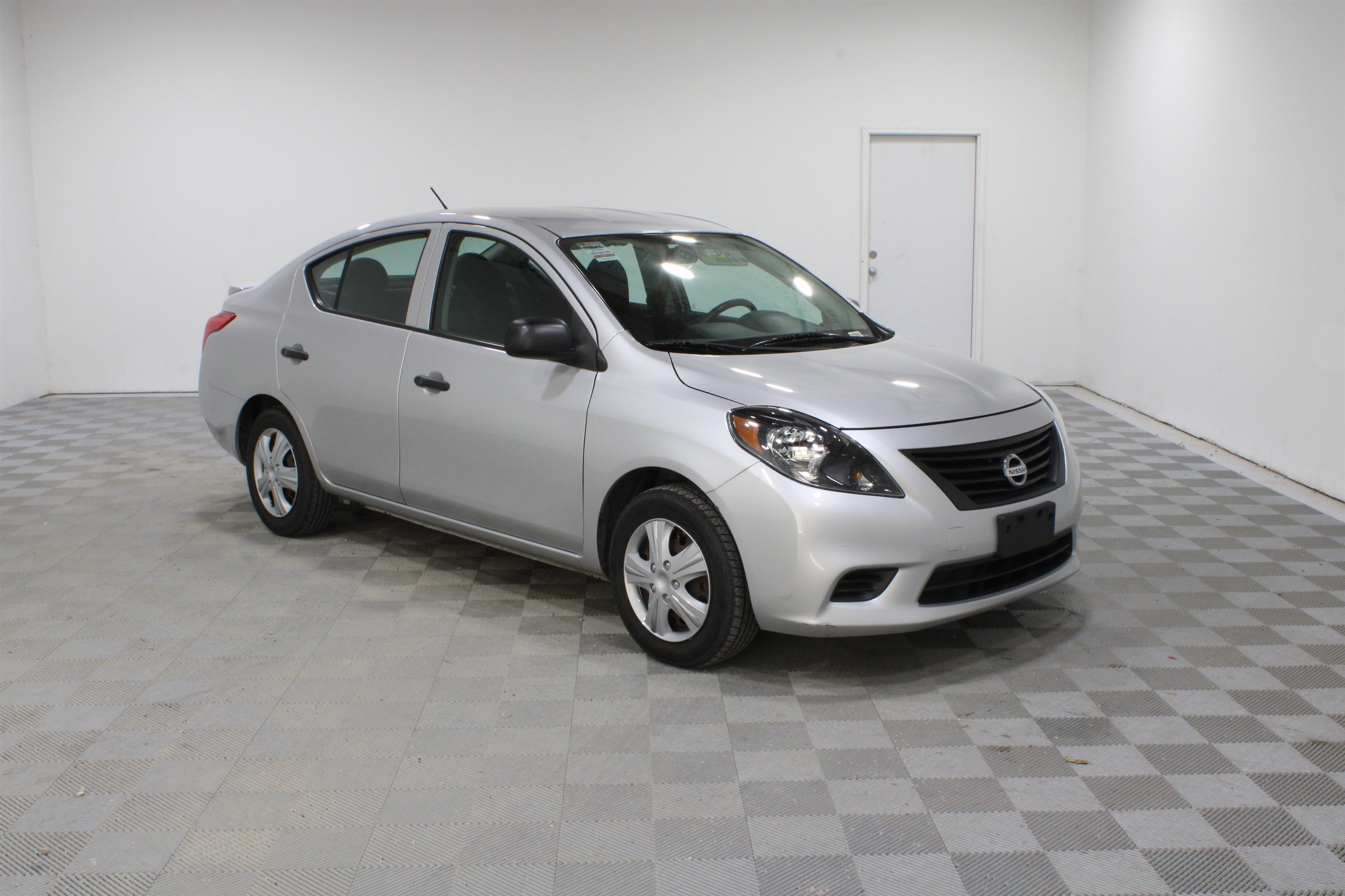 Used 2014 Nissan Versa S Plus FWD image 1