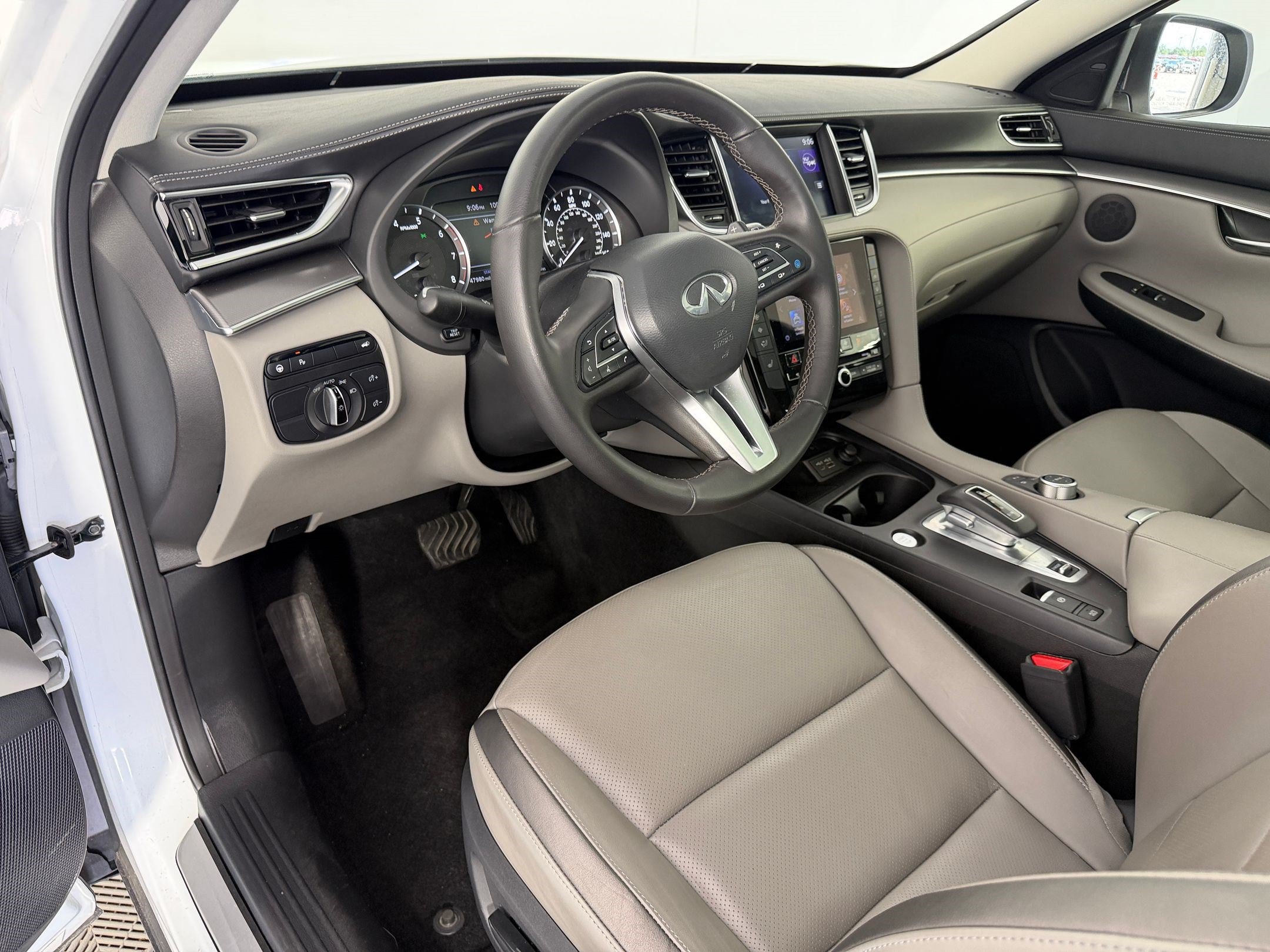 Used 2023 INFINITI QX50 Luxe FWD image 4