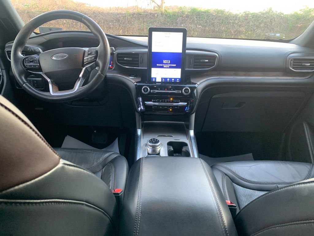 Used 2022 Ford Explorer Platinum w/ Equipment Group 601A image 16