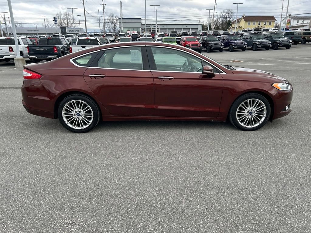 Used 2016 Ford Fusion SE w/ Equipment Group 202A image 4