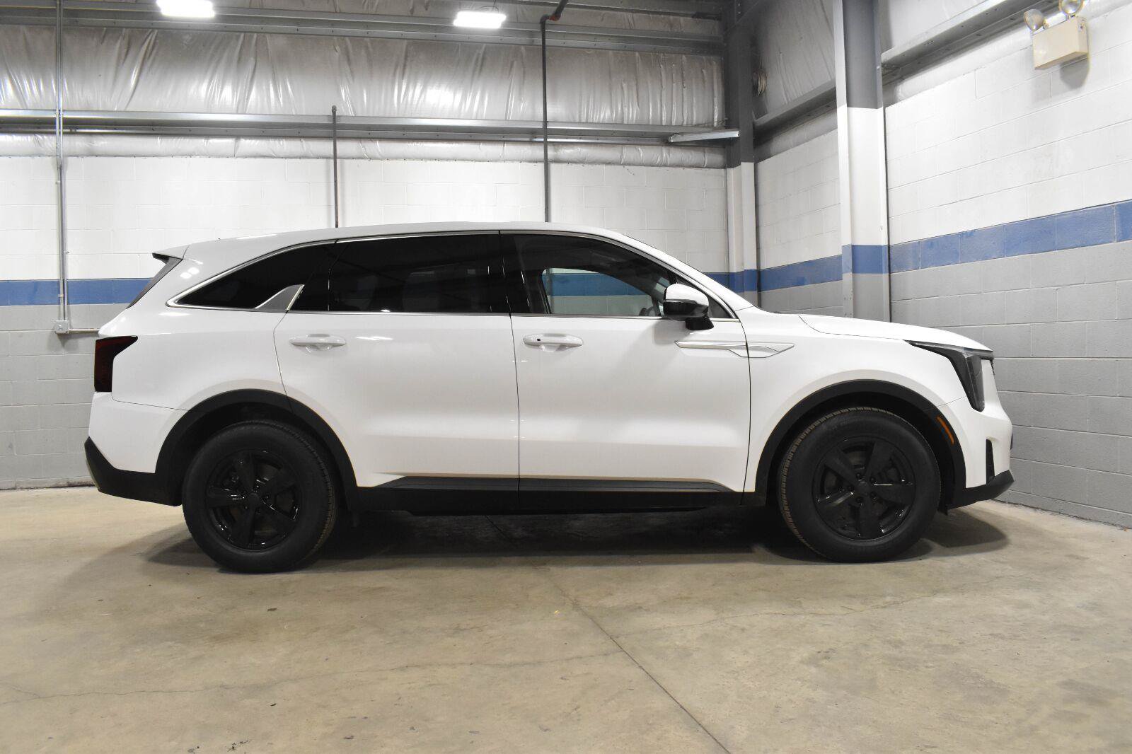 Used 2025 Kia Sorento LX FWD image 25