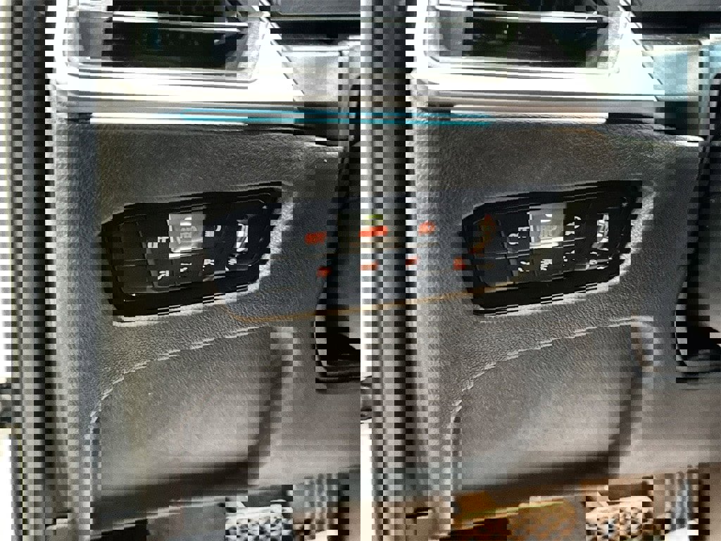 Used 2024 BMW 330i xDrive 330i xDrive Convenience w/ Convenience Package image 16