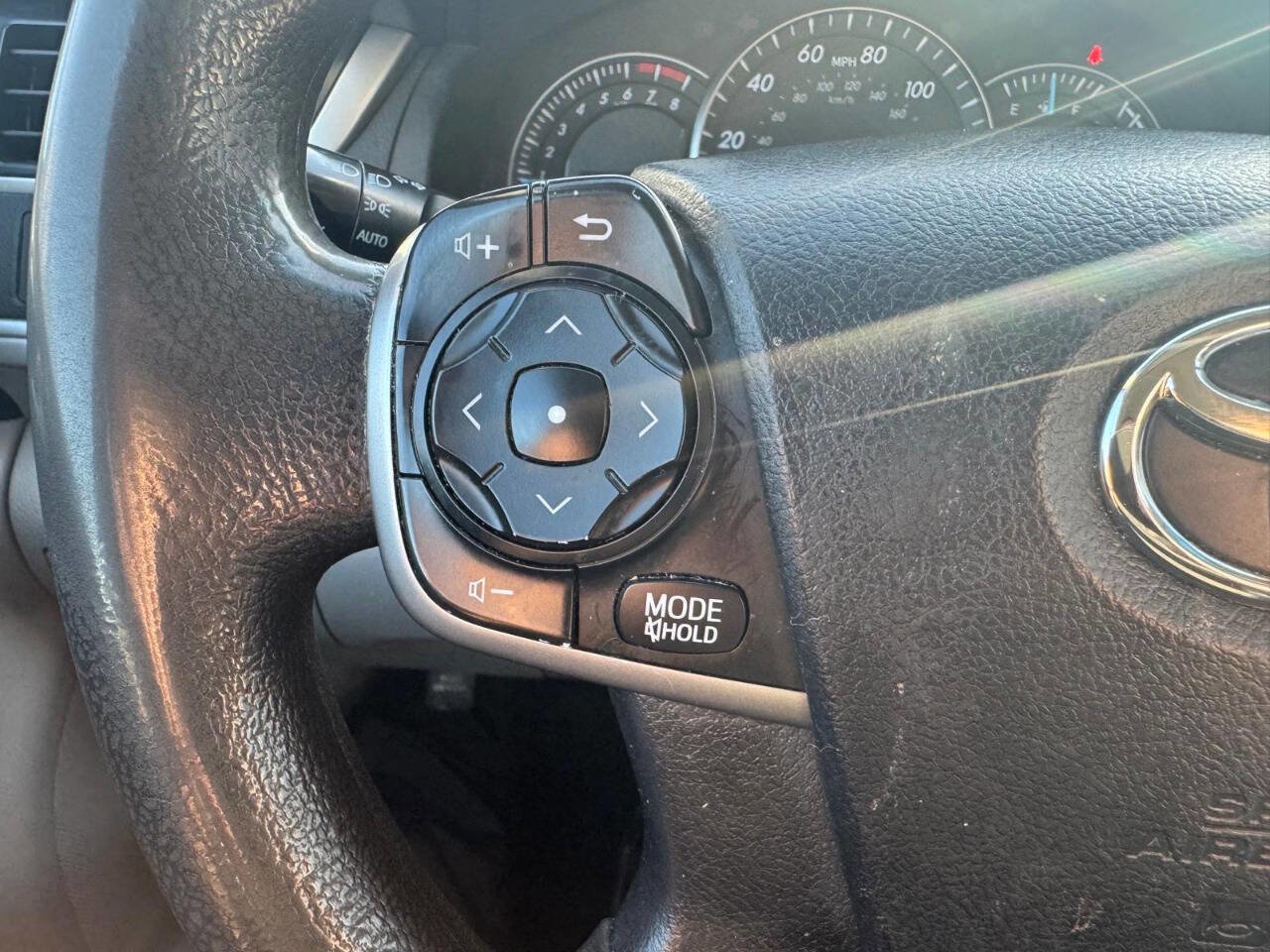 Used 2014 Toyota Camry LE FWD image 12