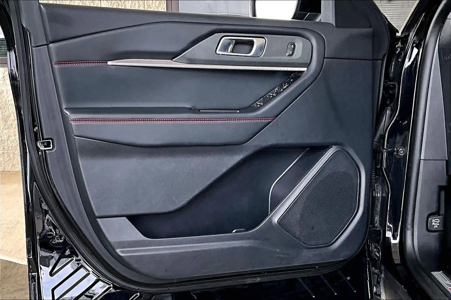 Certified 2025 Ford Explorer ST-Line AWD/4WD image 21