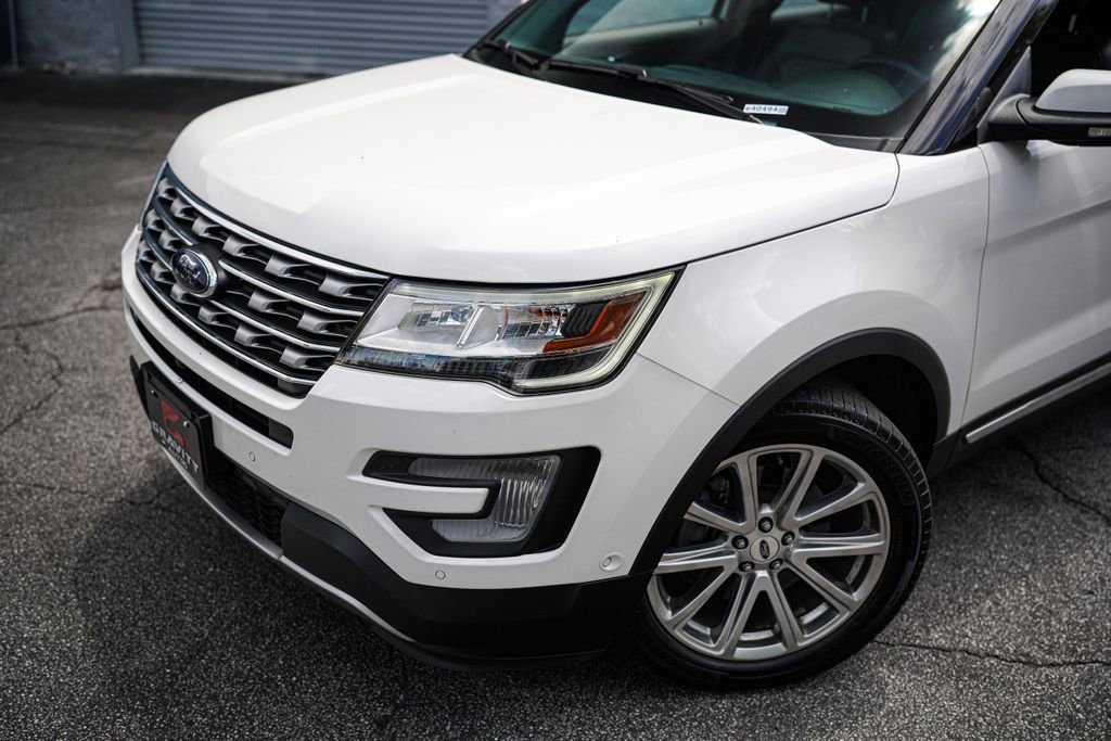 Used 2017 Ford Explorer Limited w/ Equipment Group 301A AWD/4WD image 2