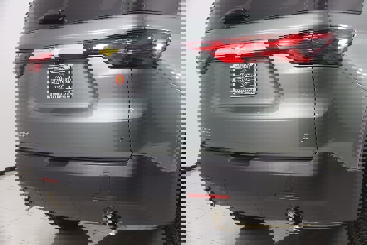 Used 2023 Chevrolet Traverse LT image 42