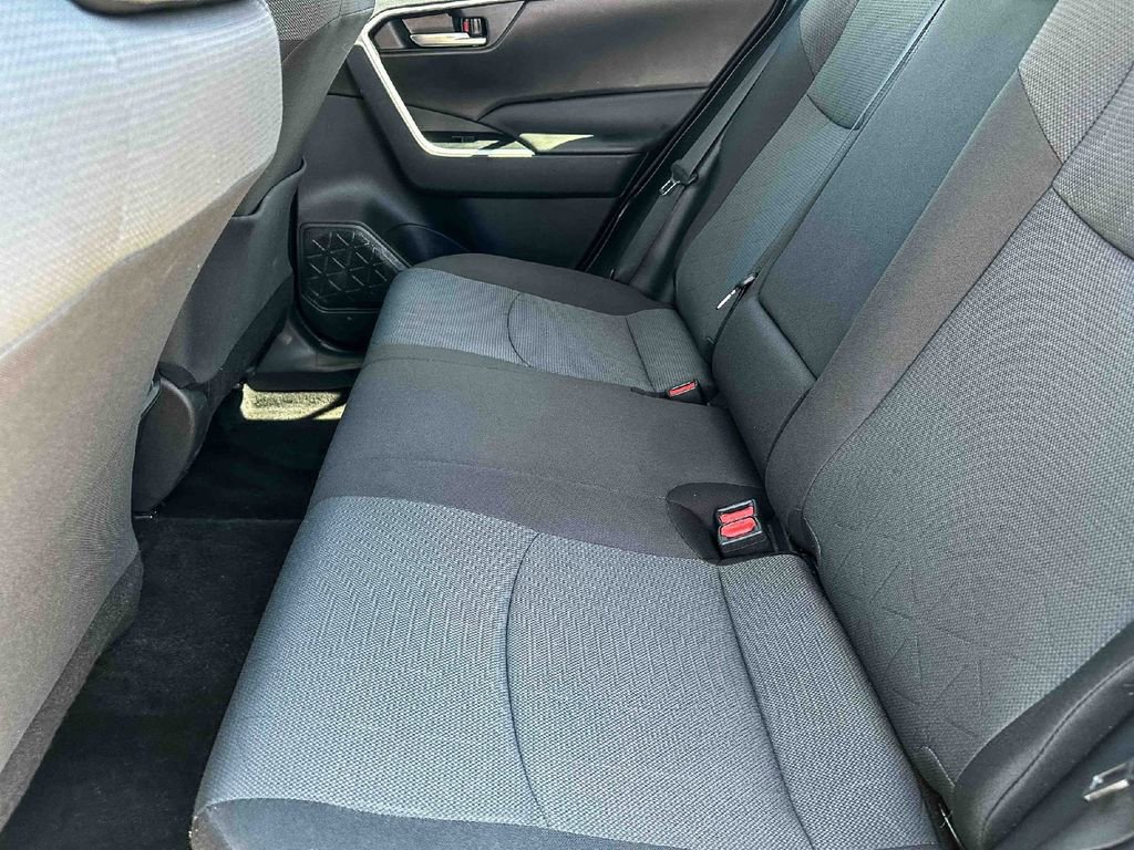 Used 2025 Toyota RAV4 XLE image 18