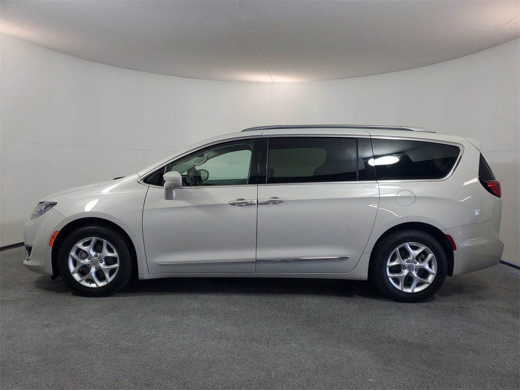 Used 2020 Chrysler Pacifica Touring-L Plus w/ Tire & Wheel Group image 4