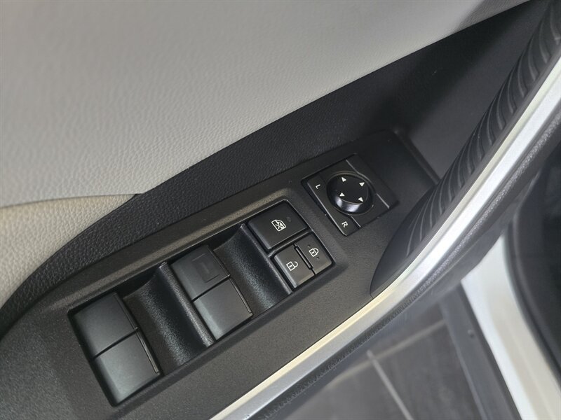Used 2020 Toyota RAV4 XLE w/ Convenience Package AWD/4WD image 17
