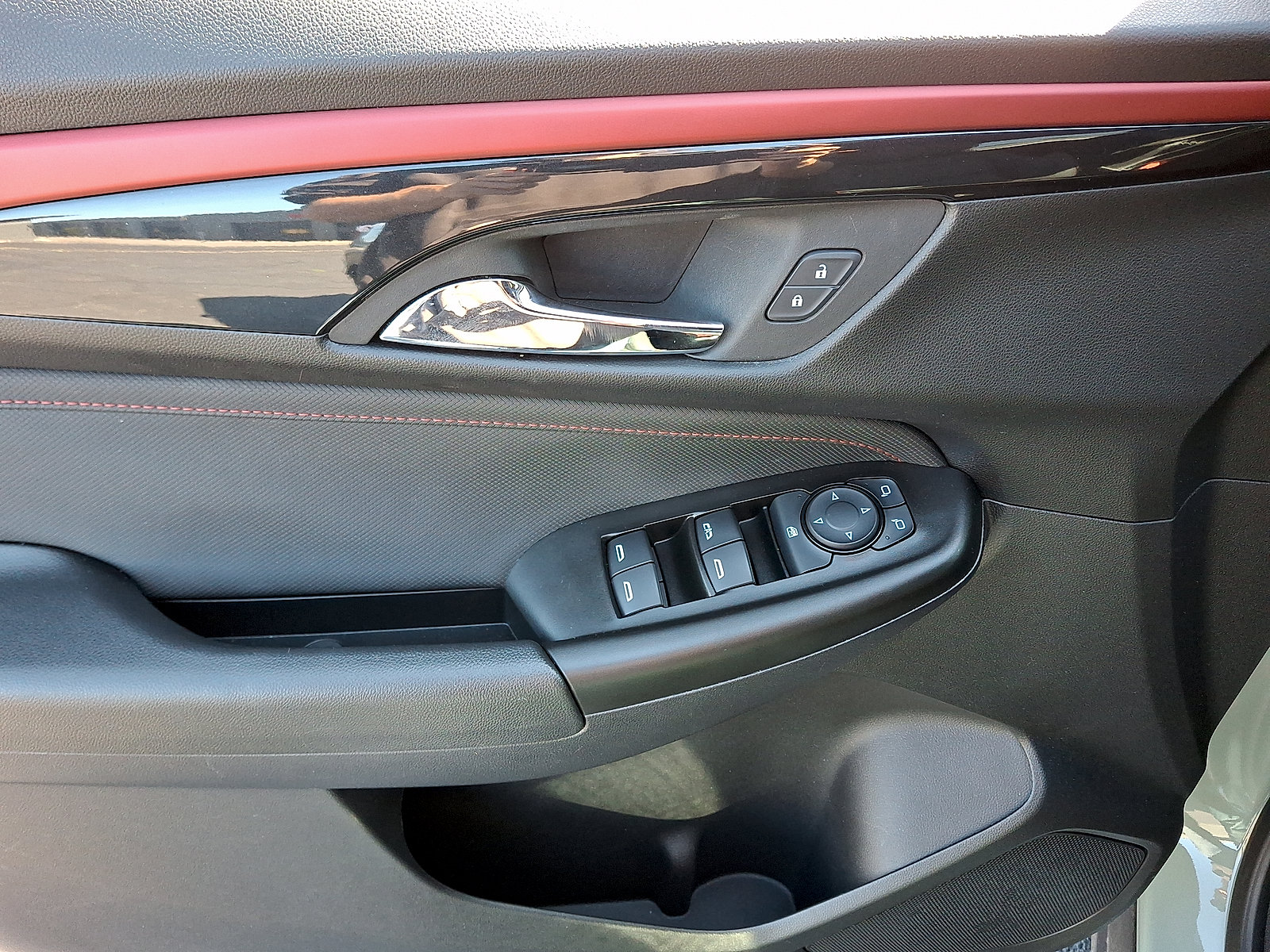 Used 2024 Chevrolet TrailBlazer RS w/ Driver Confidence Package FWD image 2