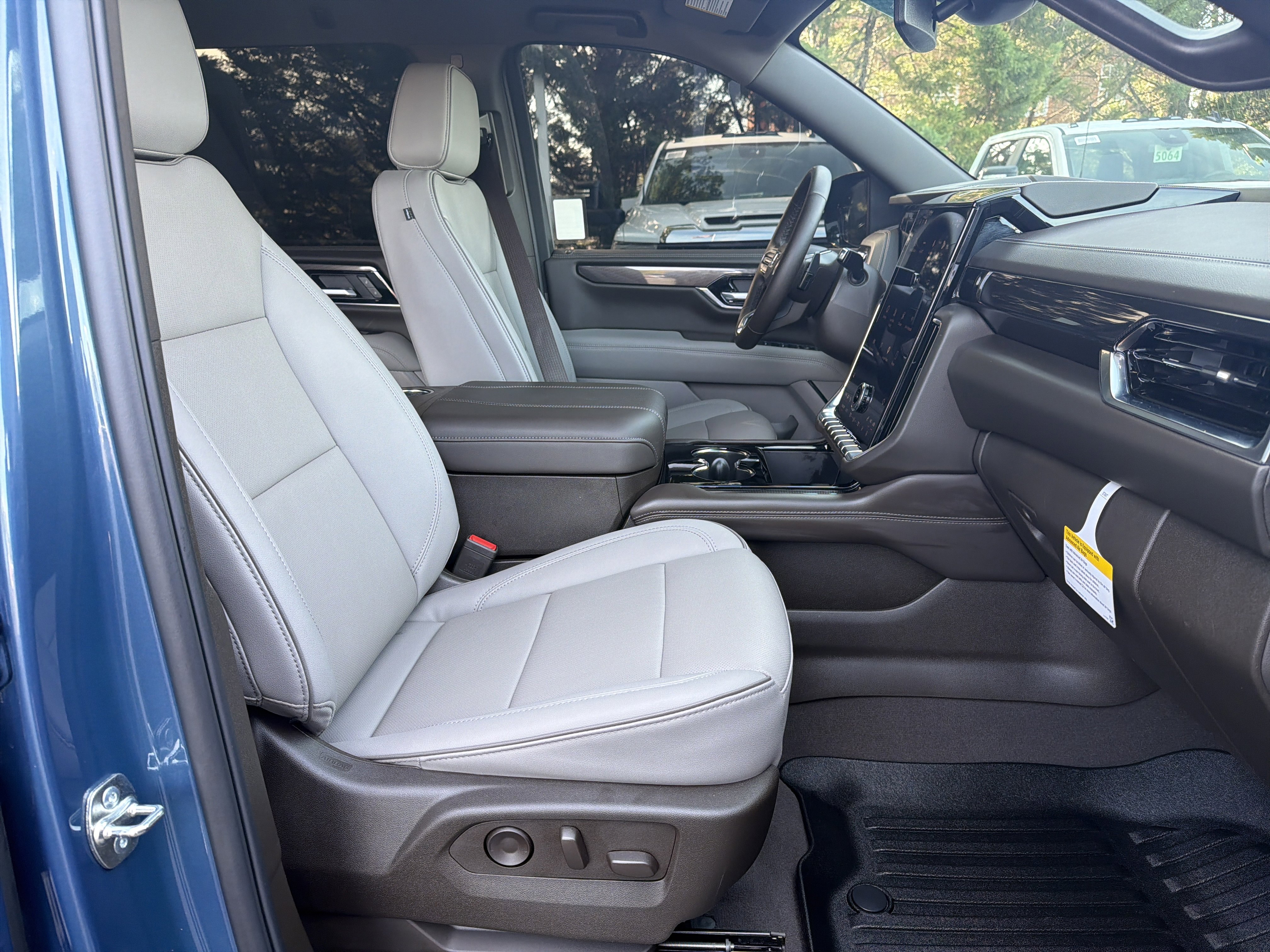 Used 2026 GMC Yukon XL Elevation image 32