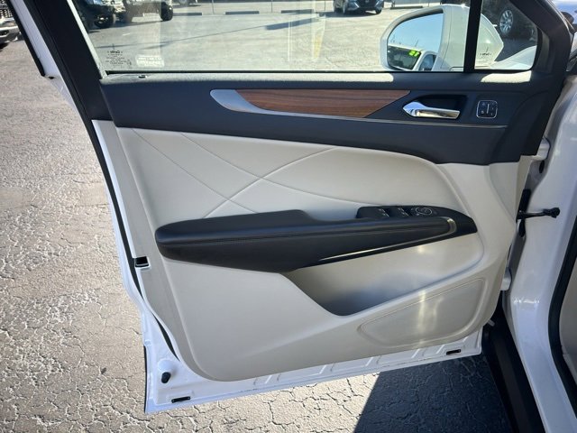 Used 2018 Lincoln MKC Select w/ Select Plus Package image 12