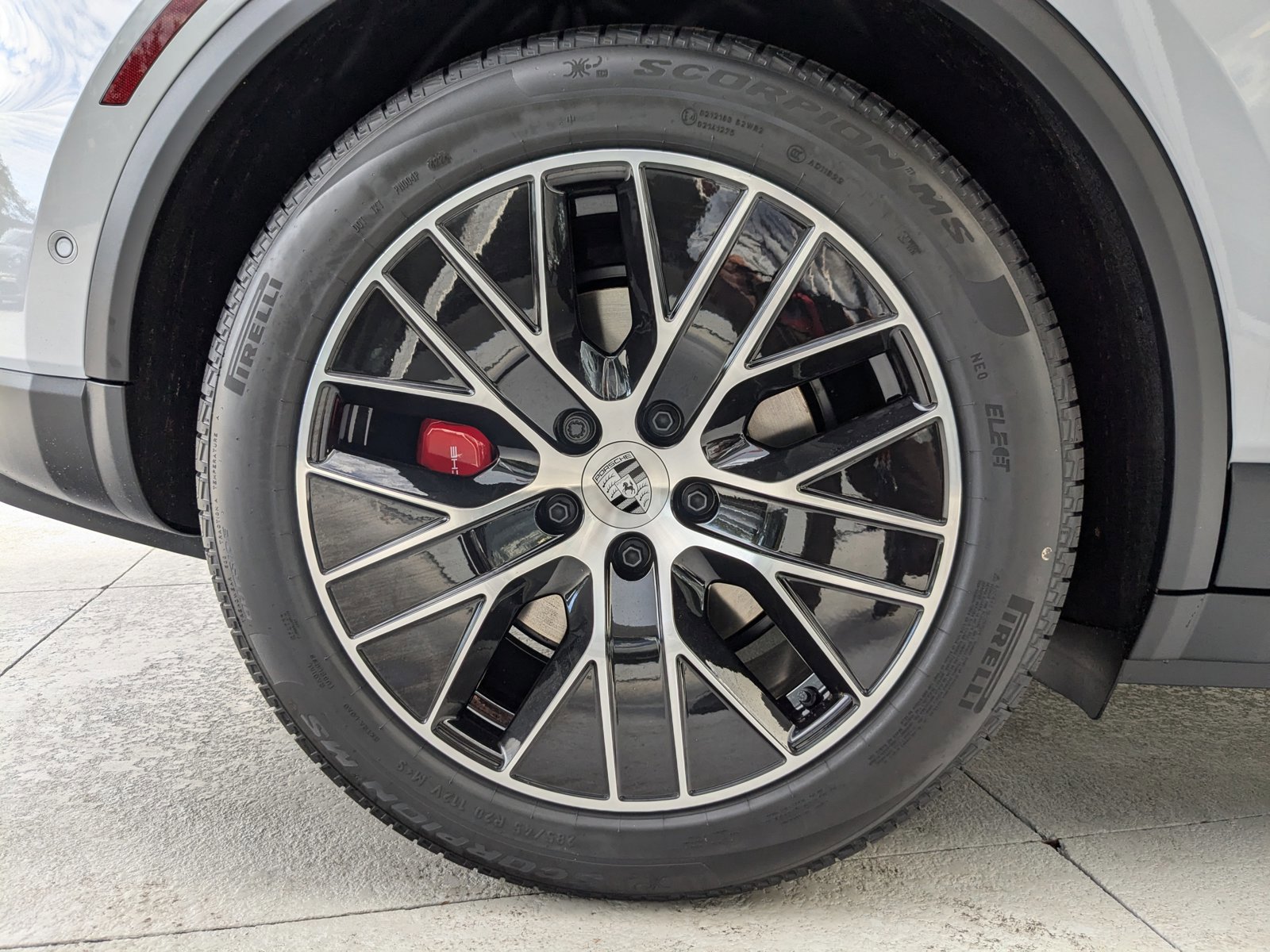 New 2025 Porsche Macan 4S Electric image 30