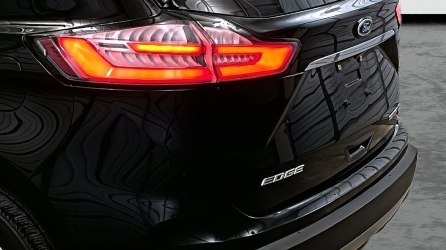 Used 2019 Ford Edge Titanium image 10