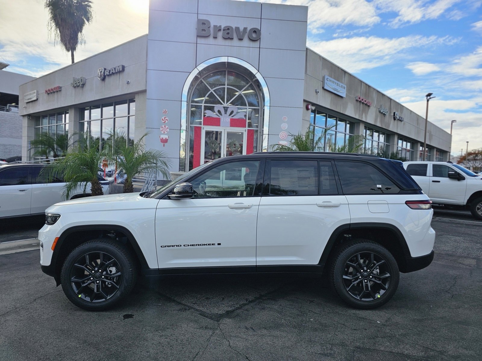 New 2025 Jeep Grand Cherokee Limited image 4