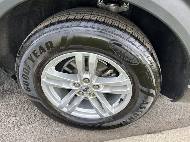 Used 2023 Ford Explorer XLT AWD/4WD image 61