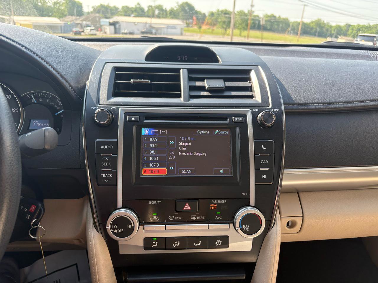 Used 2012 Toyota Camry LE FWD image 12