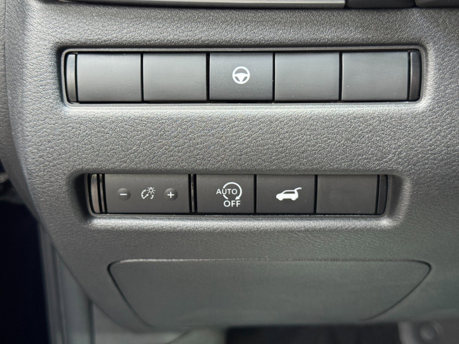 Used 2024 Nissan Rogue SV w/ SV Premium Package image 16