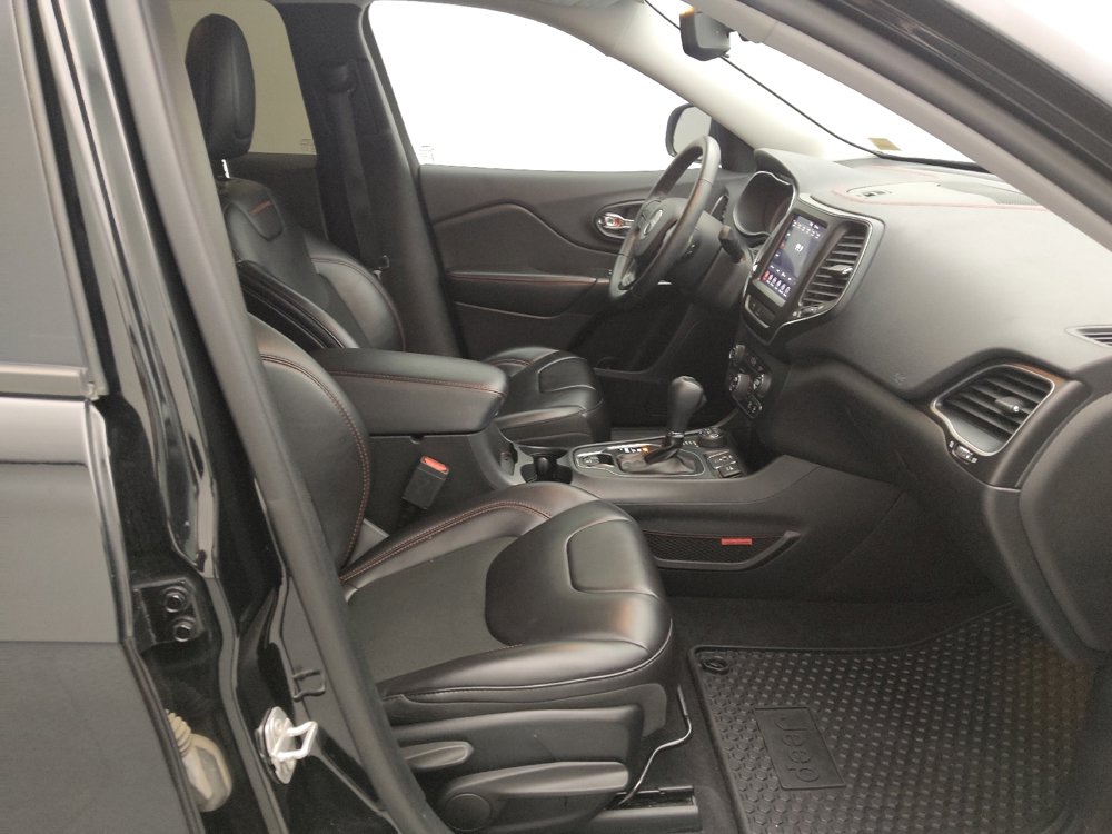 Used 2019 Jeep Cherokee Trailhawk w/ Cold Weather Group image 21