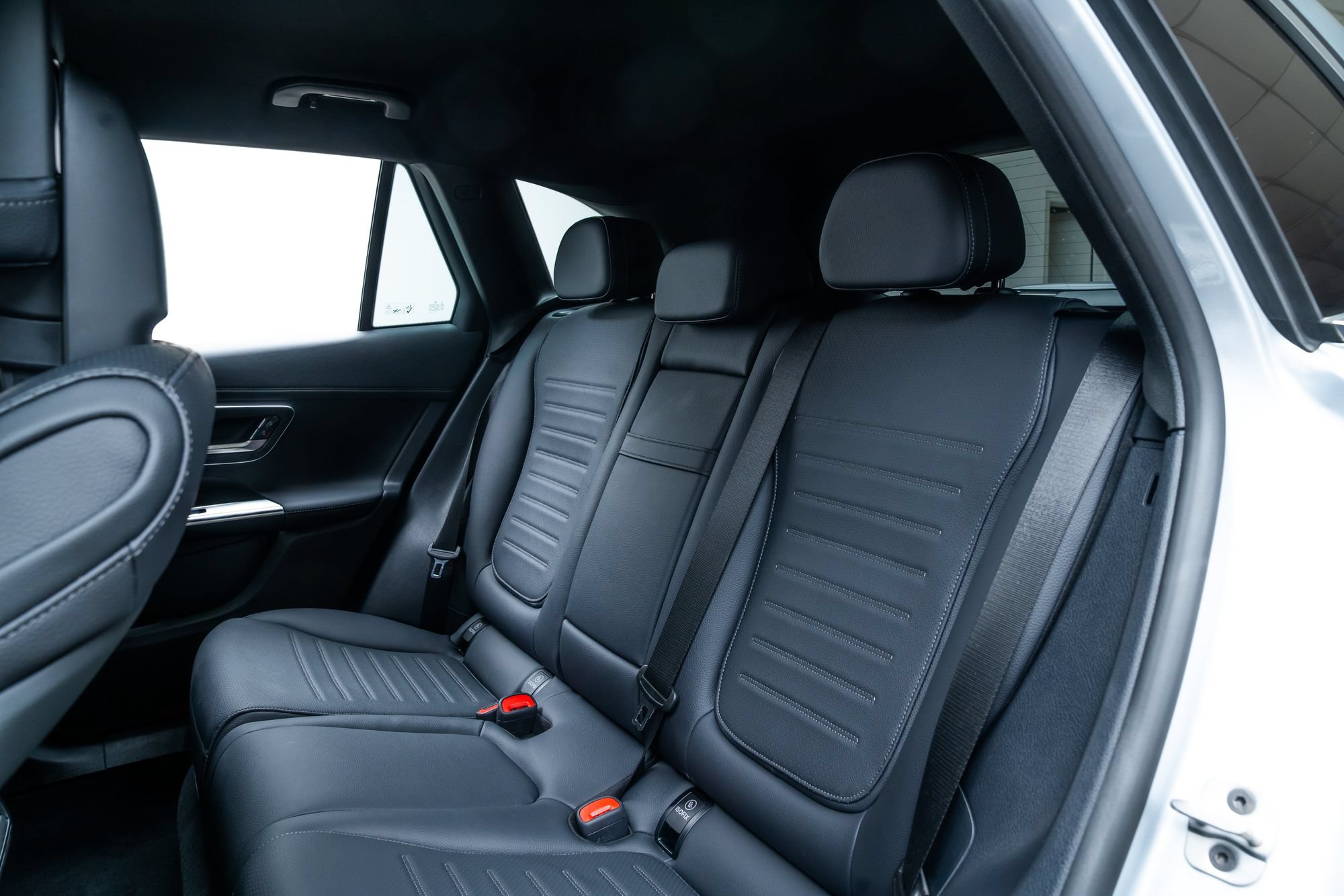 Used 2025 Mercedes-Benz GLC 350e 4MATIC w/ AMG Line image 19