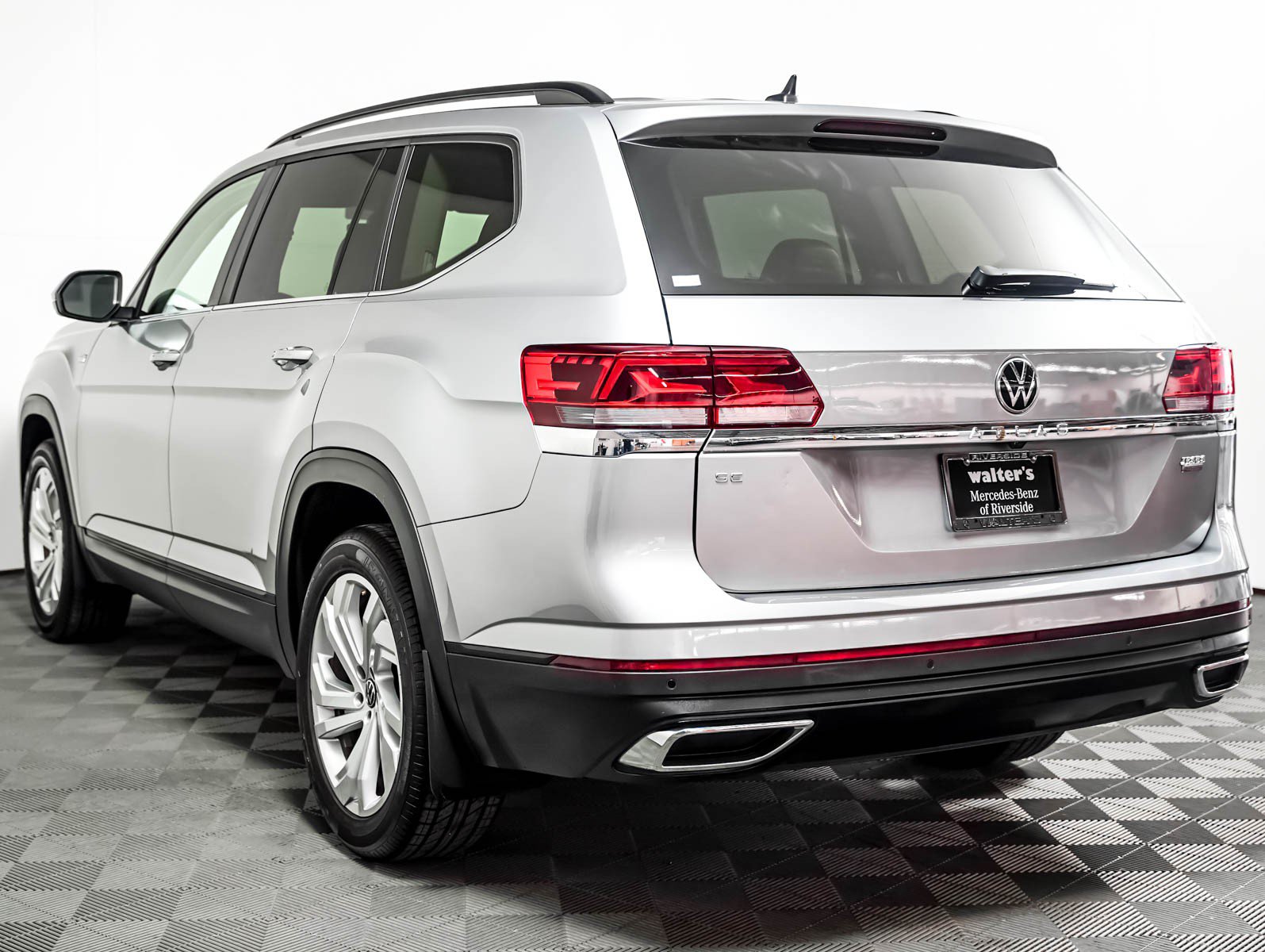 Used 2022 Volkswagen Atlas SE FWD image 2